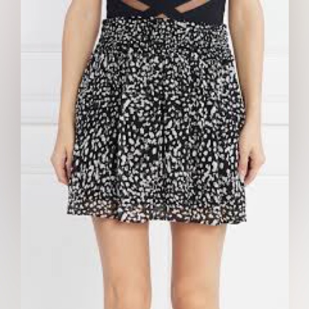 NWT SIZE 2/ US 6 The Kooples Black & White Patterned Mini Skirt